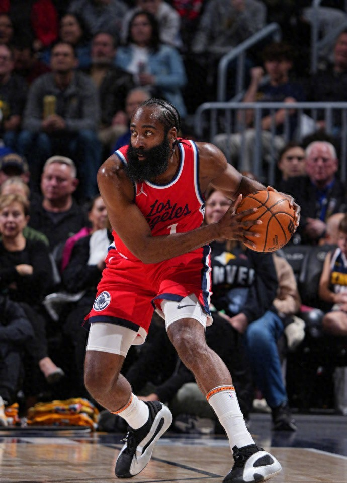 包含克里夫兰骑士迎NBA总决赛关键赛，今晚回应争议，赛场秩序良好，数据趋势出现新变化的词条-爱游戏平台